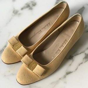 Vintage Salvatore Ferragamo Vara Pump 7.5B